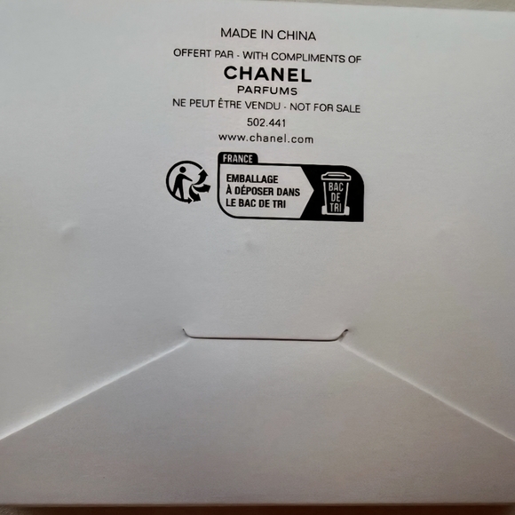 CHANEL Beaute Ltd Ed Set Of 3 Enamel Perfume Bottle Tack Pins NIB Authentic - Picture 5 of 5